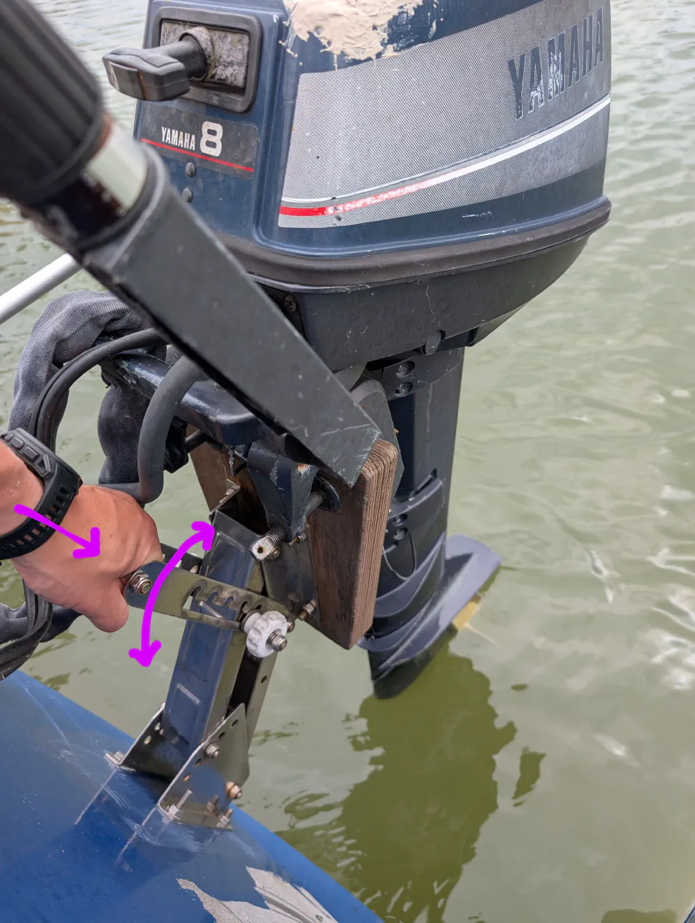 Releasing the bracket with the locking lever
