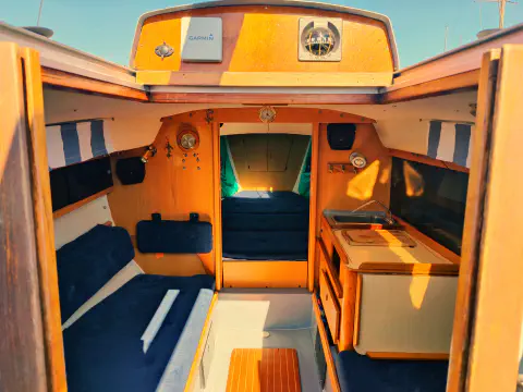 Hytin yleiskuva kulkuaukolta