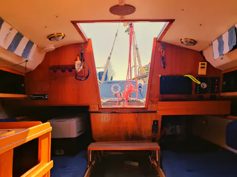 Hytti peräpeilistä katsottuna